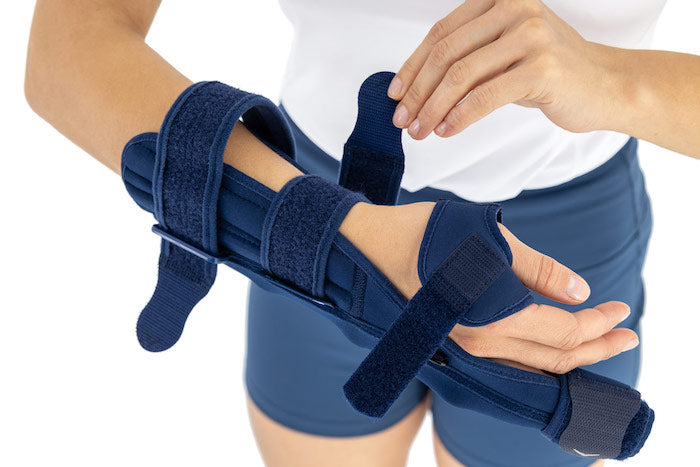 Attelle articulée poignet main doigts FingerFix