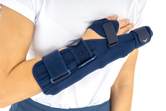 Attelle articulée poignet main doigts FingerFix