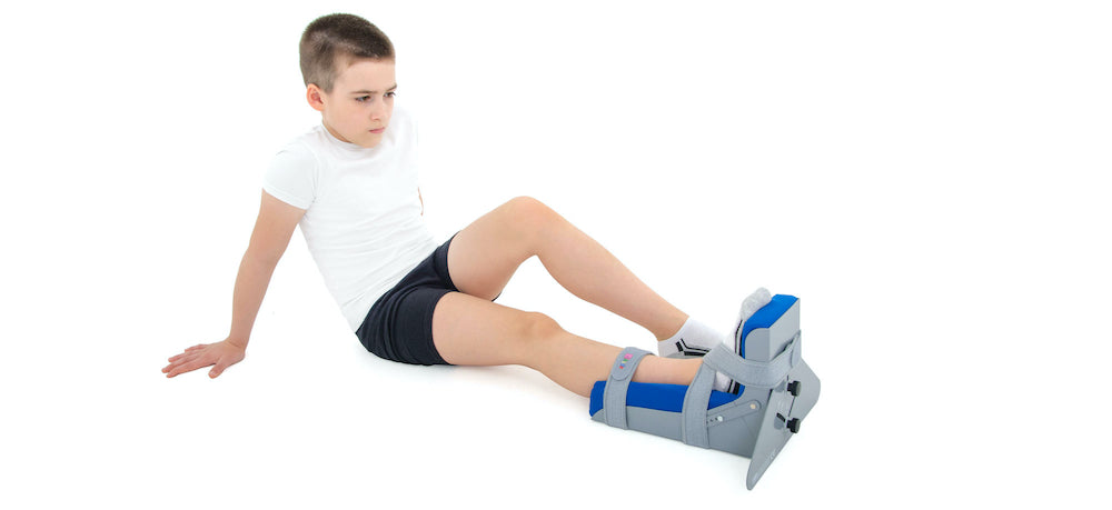 Attelle d'immobilisation du pied-cheville et éventuellement hanche pédiatrique