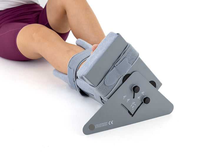 Attelle d'immobilisation du pied-cheville et éventuellement hanche