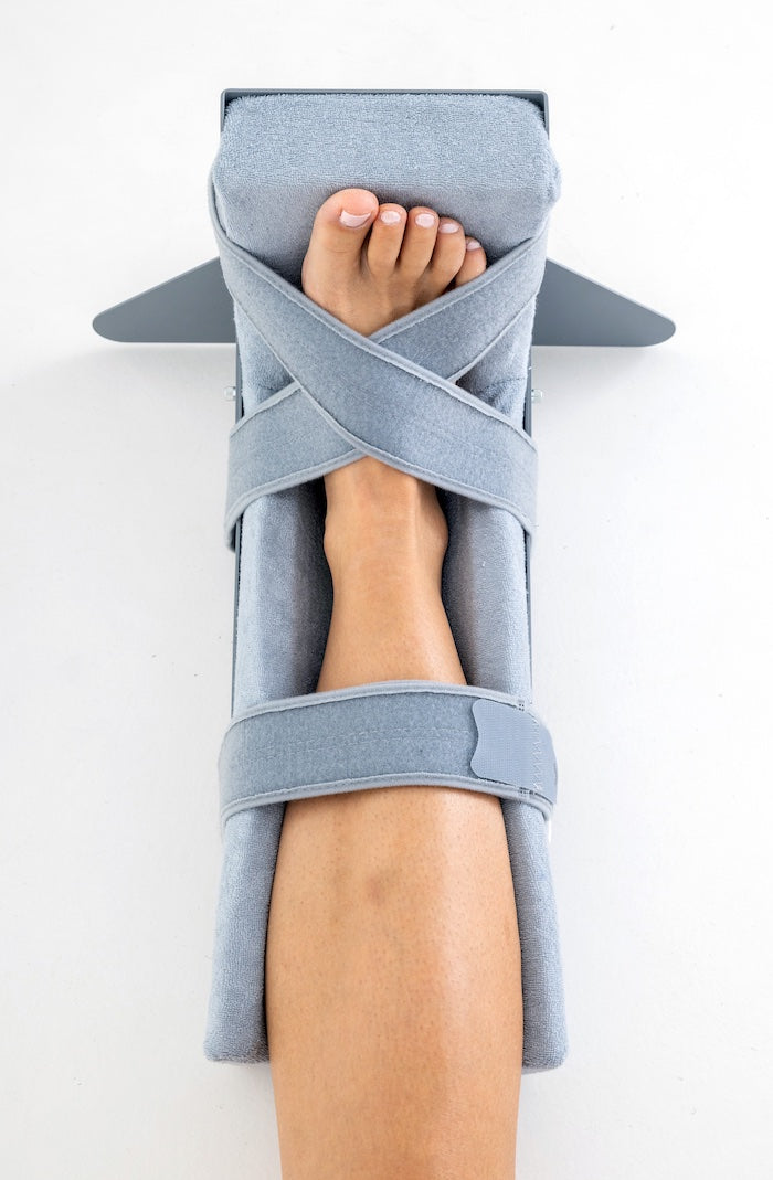 Attelle d'immobilisation du pied-cheville et éventuellement hanche