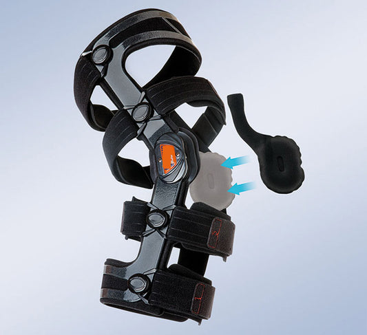 Pneumatic condylar relief cushion for hinged knee brace