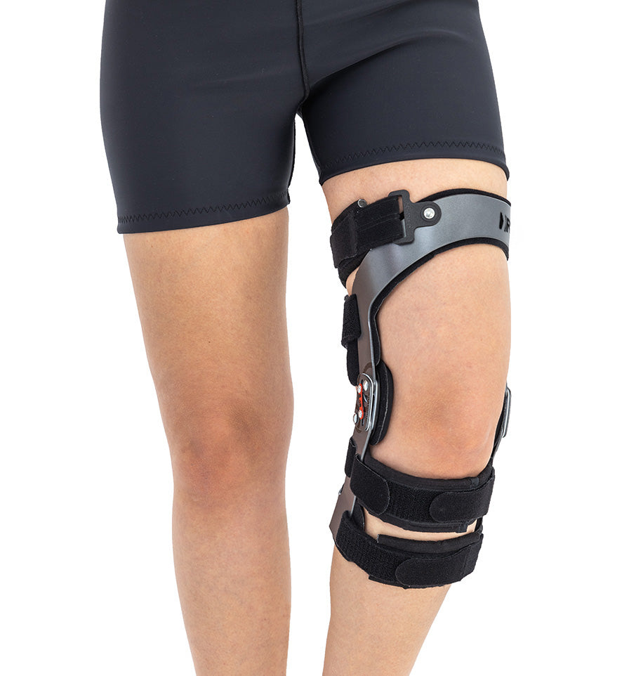 Attelle de genou articulée ROM pour traitement des atteintes du LCA