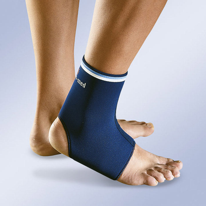 Closed neoprene ankle brace