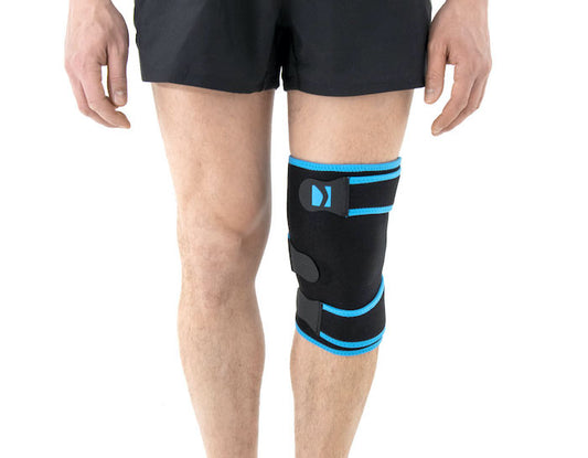 Knee support, opening and total adjustment