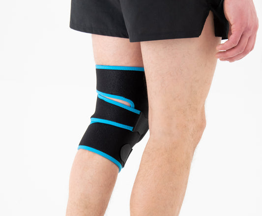 Knee support, fully adjustable and opening with patellar window