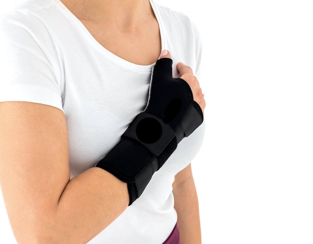 Orthèse d'immobilisation du poignet et de maintien du pouce