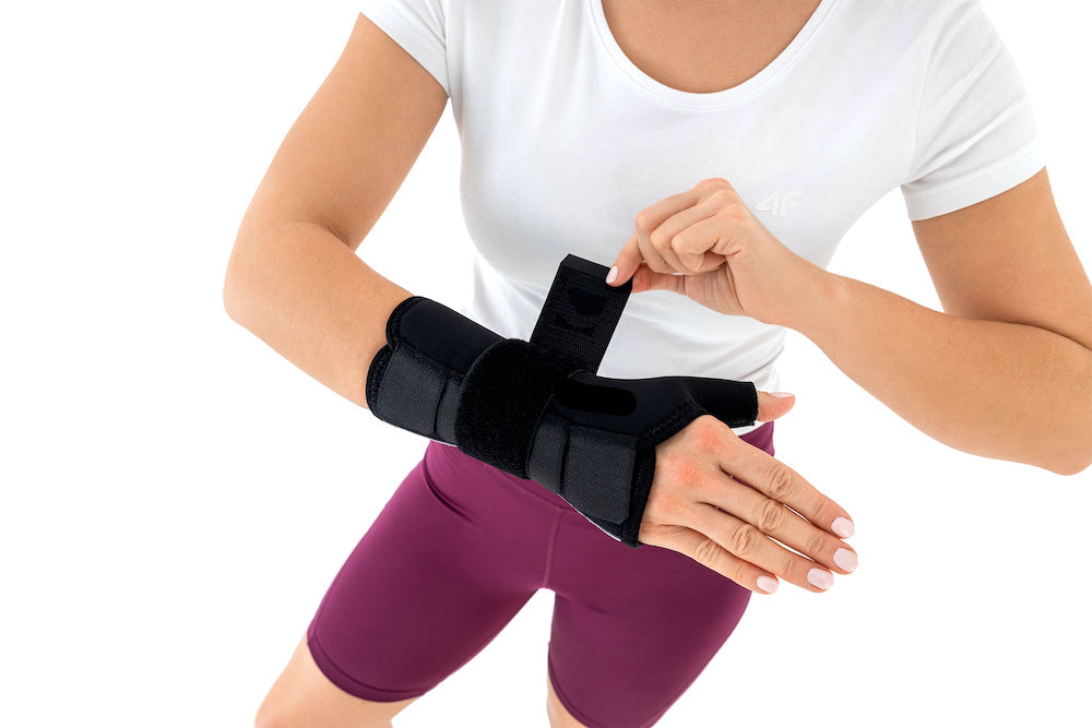 Orthèse d'immobilisation du poignet et de maintien du pouce