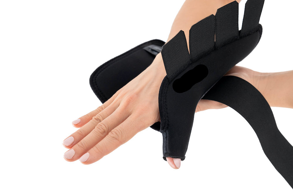 Orthèse d'immobilisation du poignet et de maintien du pouce