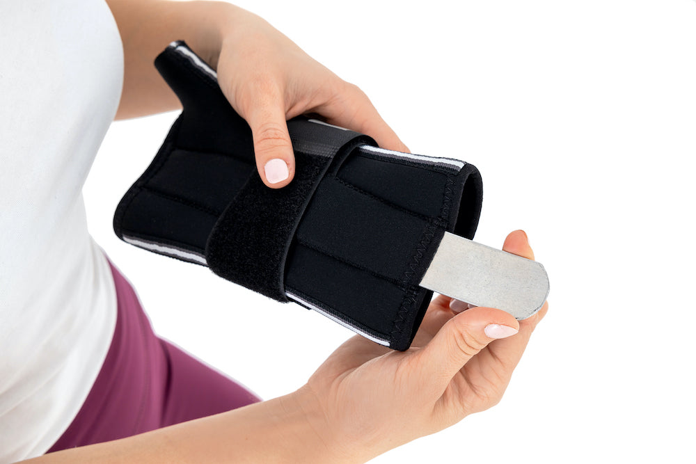 Orthèse d'immobilisation du poignet et de maintien du pouce
