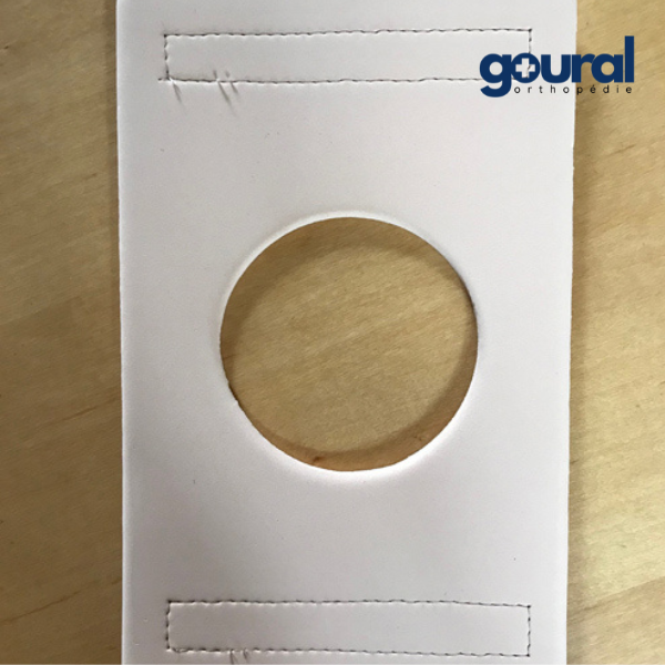 Plastron pour ceinture de maintien abdominal pour stomie