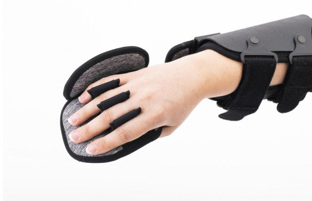 Attelle de coude articulée avec orthèse de main au repos