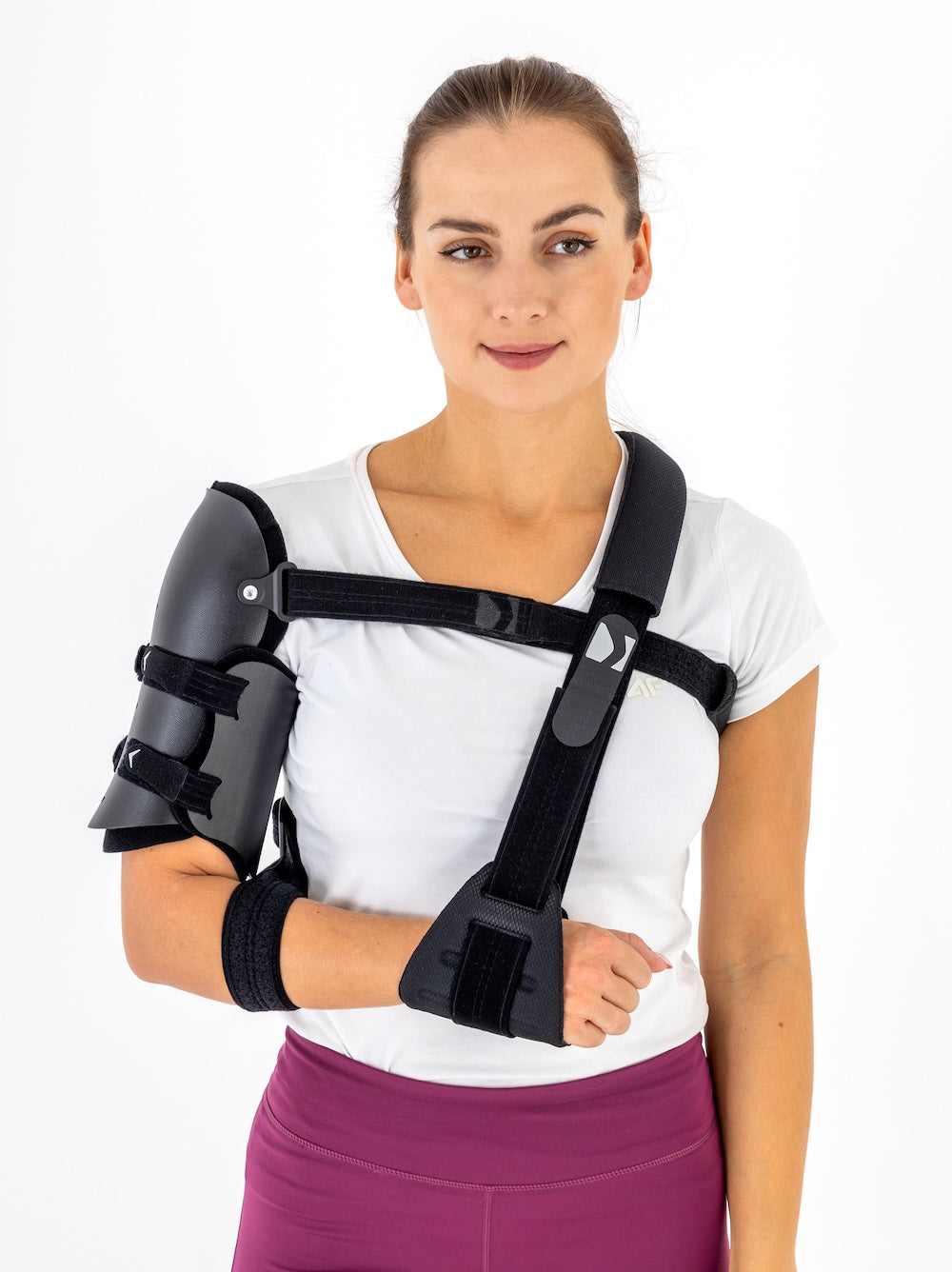 Attelle bivalve indiquée pour les fractures de l'humérus avec support de bras