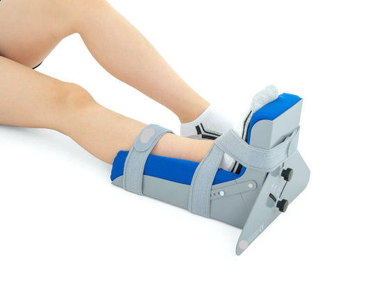 Attelle d'immobilisation du pied-cheville et éventuellement hanche pédiatrique