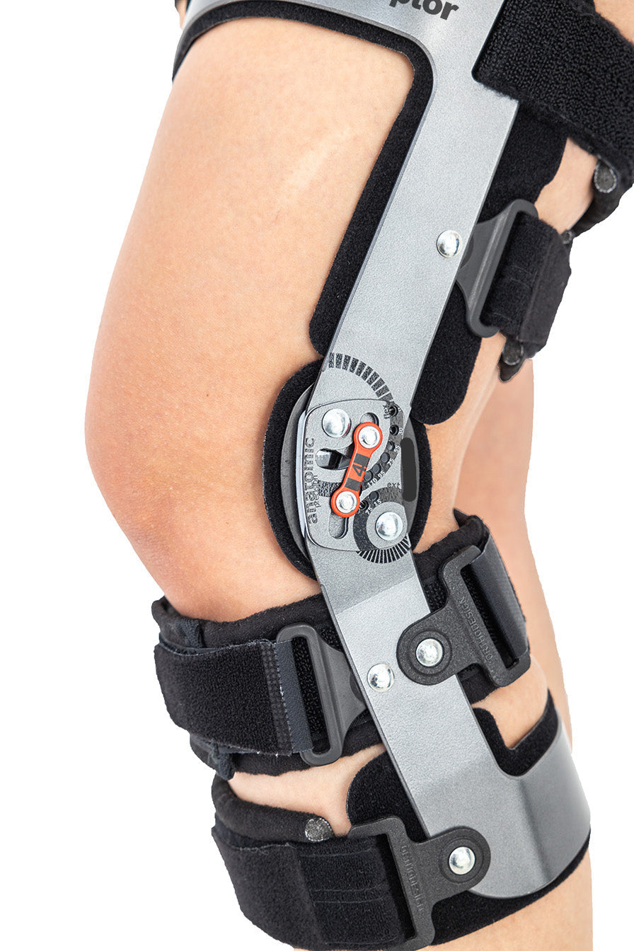 Attelle de genou articulée ROM pour traitement des atteintes du LCA