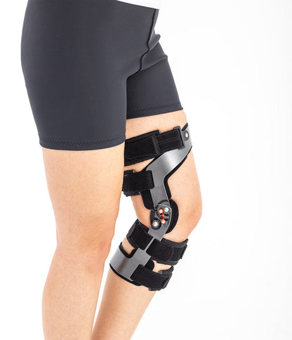 Attelle de genou articulée ROM pour traitement des atteintes du LCA