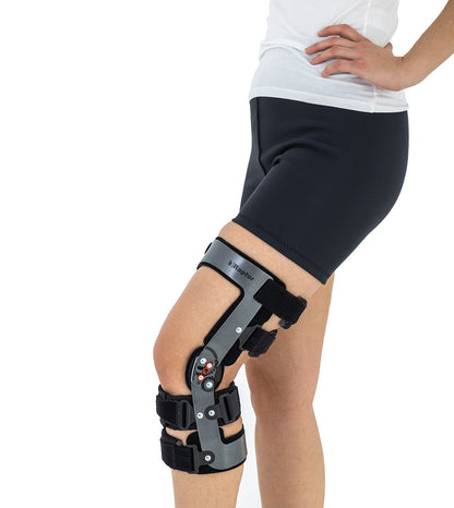 Attelle de genou articulée ROM pour traitement des atteintes du LCA