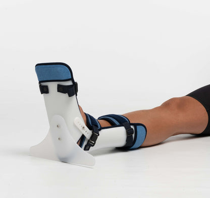 Attelle de positionnement du pied-cheville et éventuellement hanche