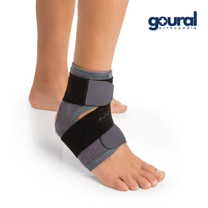 Adjustable pediatric ankle brace with full opening