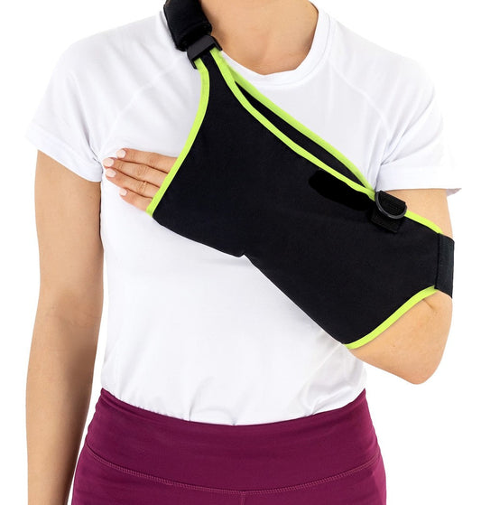 Echarpe d'immobilisation de l'épaule et bras replié